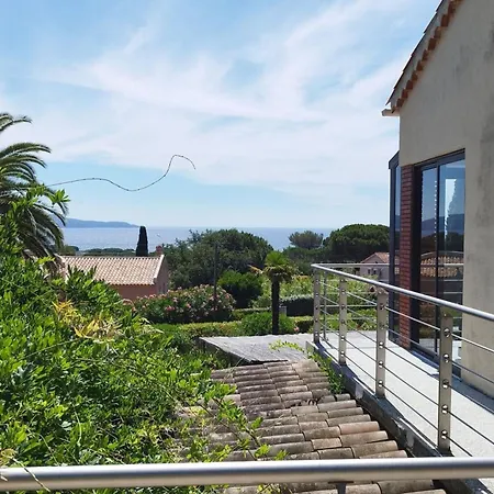 Modern Cocoon With Garden And Beautiful Sea View Apartman